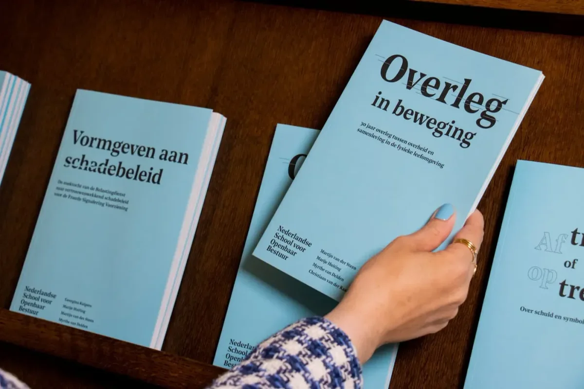 Hoogwaardig onderwijs en gefundeerd onderzoek over de publieke sector
