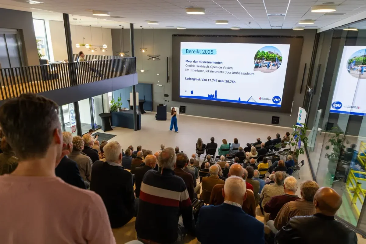 Sfeerbeelden van de vele evenementen en representatieve portretfoto's van het bestuur en ambassadeurs.