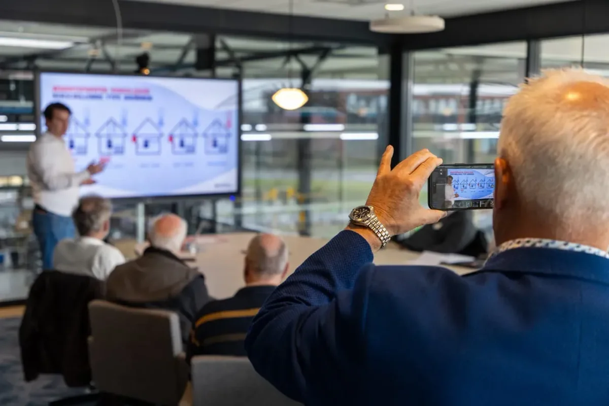 Sfeerbeelden van de vele evenementen en representatieve portretfoto's van het bestuur en ambassadeurs.