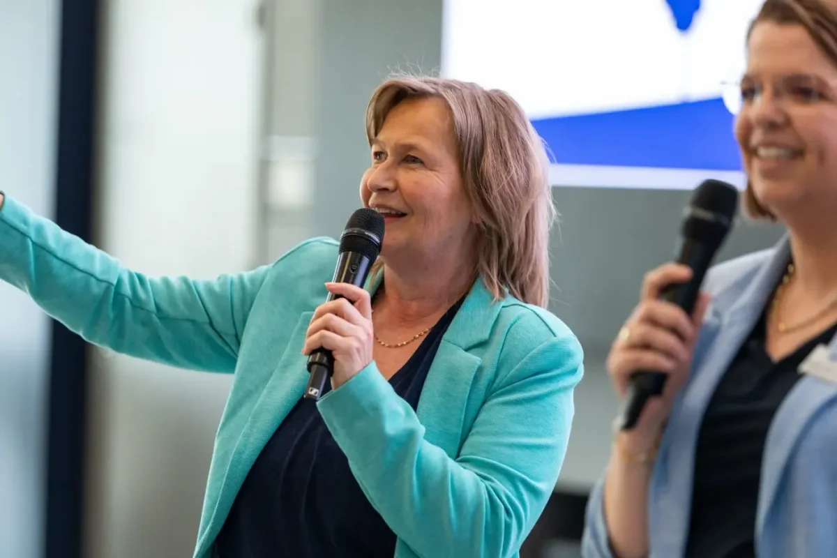 Sfeerbeelden van de vele evenementen en representatieve portretfoto's van het bestuur en ambassadeurs.